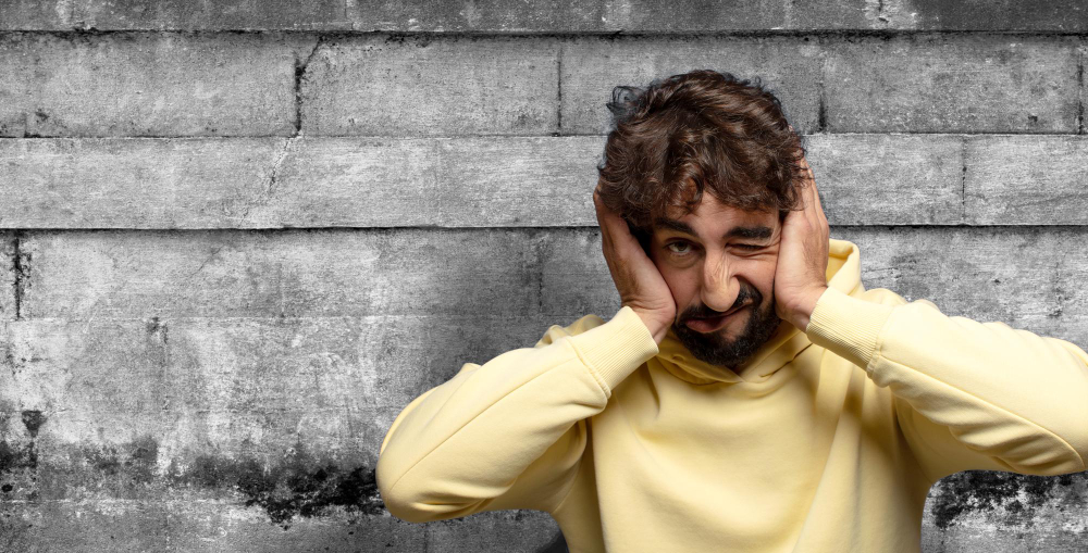 Når angst føles som et signal, du ikke må ignorere – og netop derfor larmer den